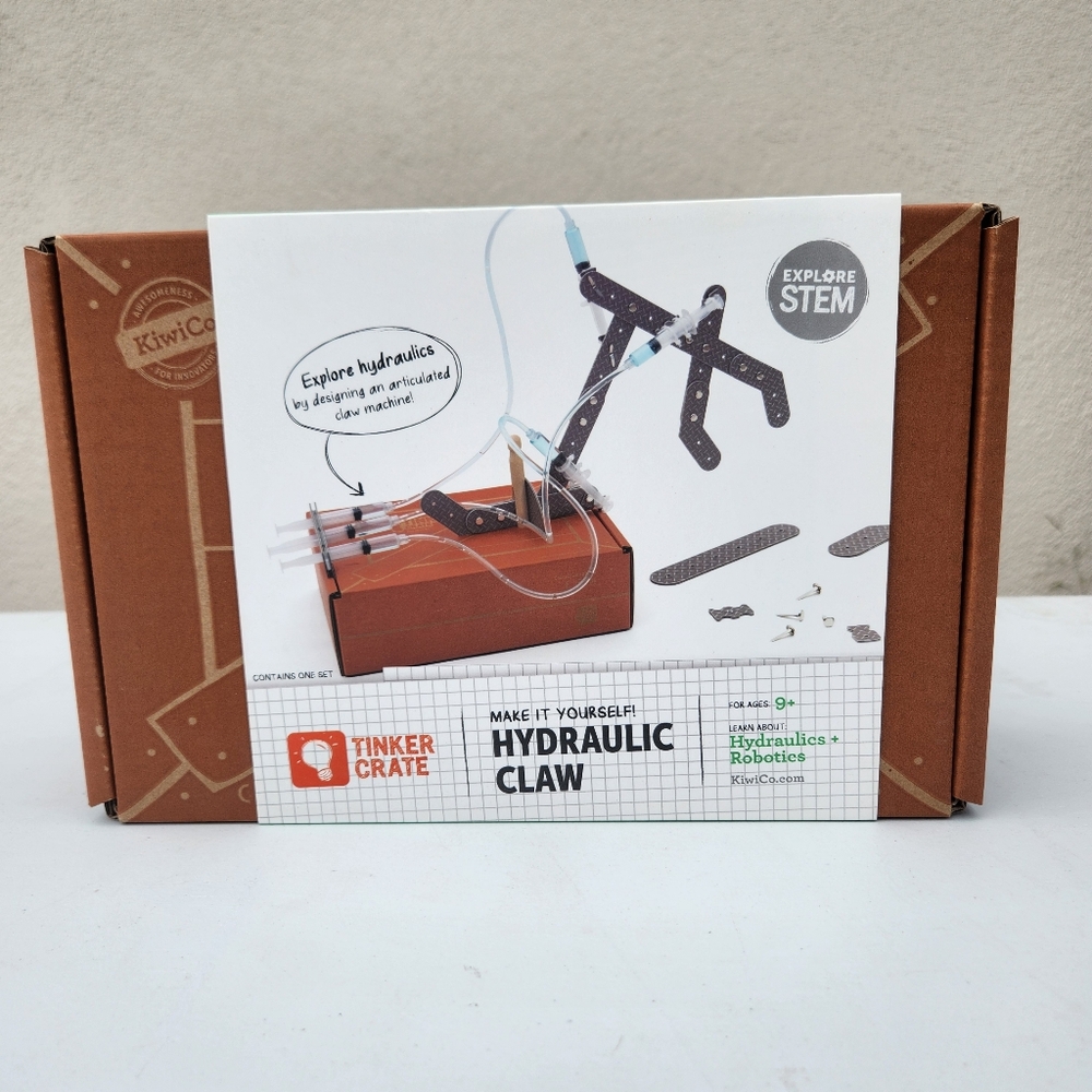 NEW KiwiCo. Kiwi Co. Hydraulic Claw Hand Chemistry Science Kit Craft Engineer